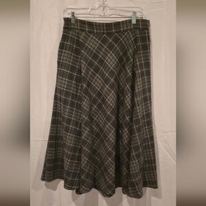 Plaid Flared Midi Skirt in Dark and Light Gray